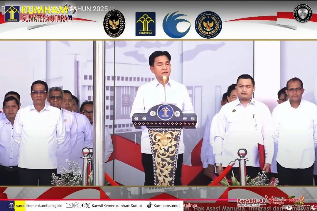 Menteri Yusril Ihza Mahendra Pimpin Apel