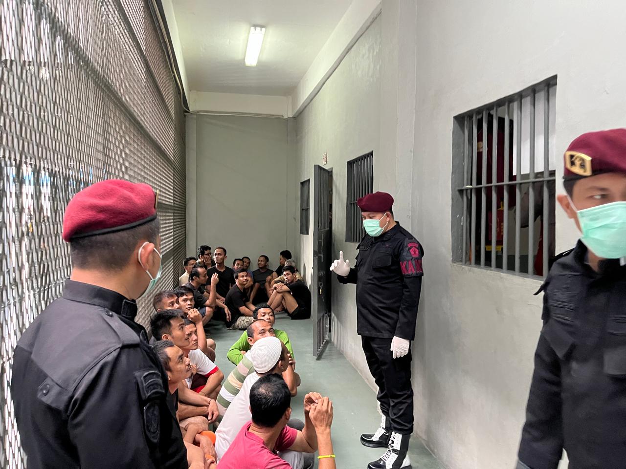 Razia di Rumah Tahanan Kelas I Medan