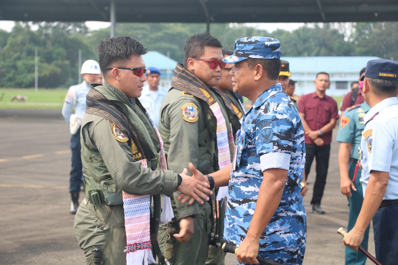 Danlanud Soewondo Sambut Kedatangan Pilot Pesawat Tempur 100/200 di Lanud Soewondo