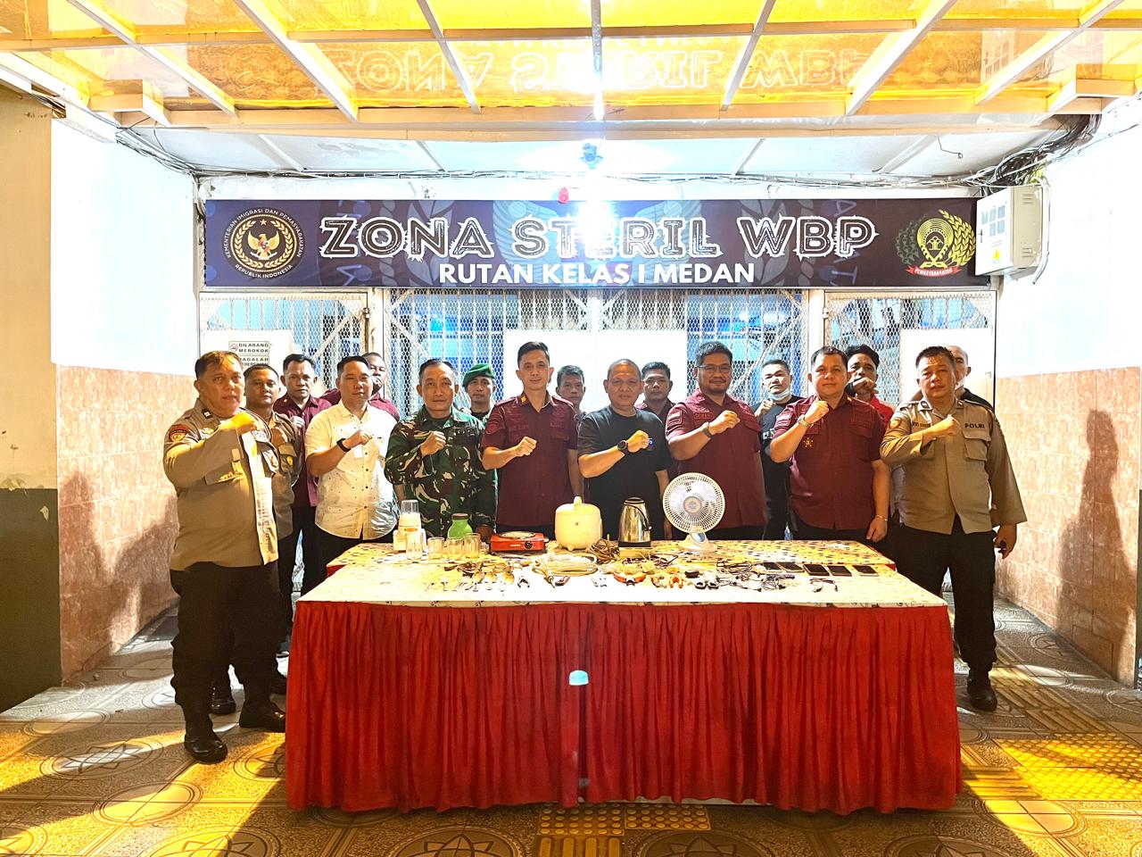 Kegiatan Razia Kamar Hunian di Rutan Kelas I Medan.