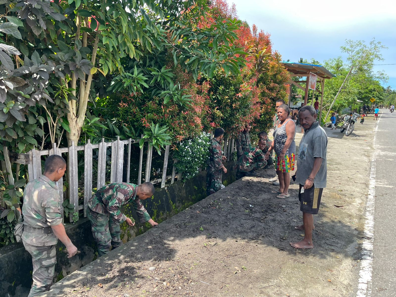 Giat Gotong Royong Bersama TNI di Papua Barat