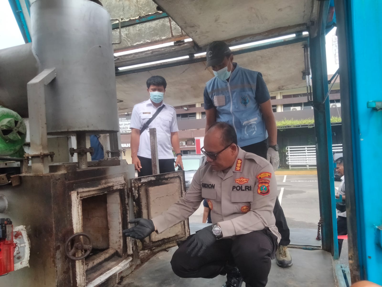 Kapolrestabes Medan Saat Musnahkan Barang Bukti Narkotika.