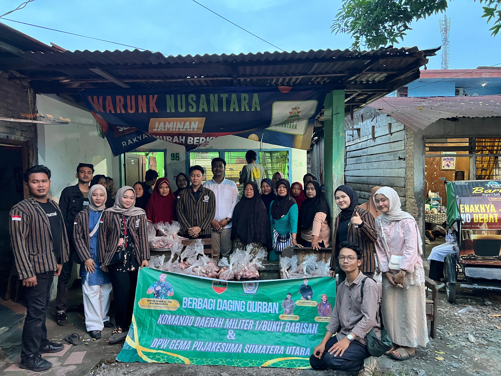 Mahasiswa Berpartisipasi Pada Kegiatan Berbagi