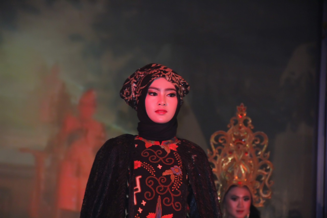 Fashion show batik kaganga.