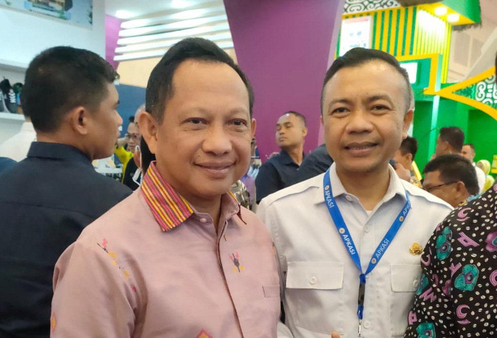 Menteri Tito Karnavian dengan Wabup Blitar Rahmat Santoso