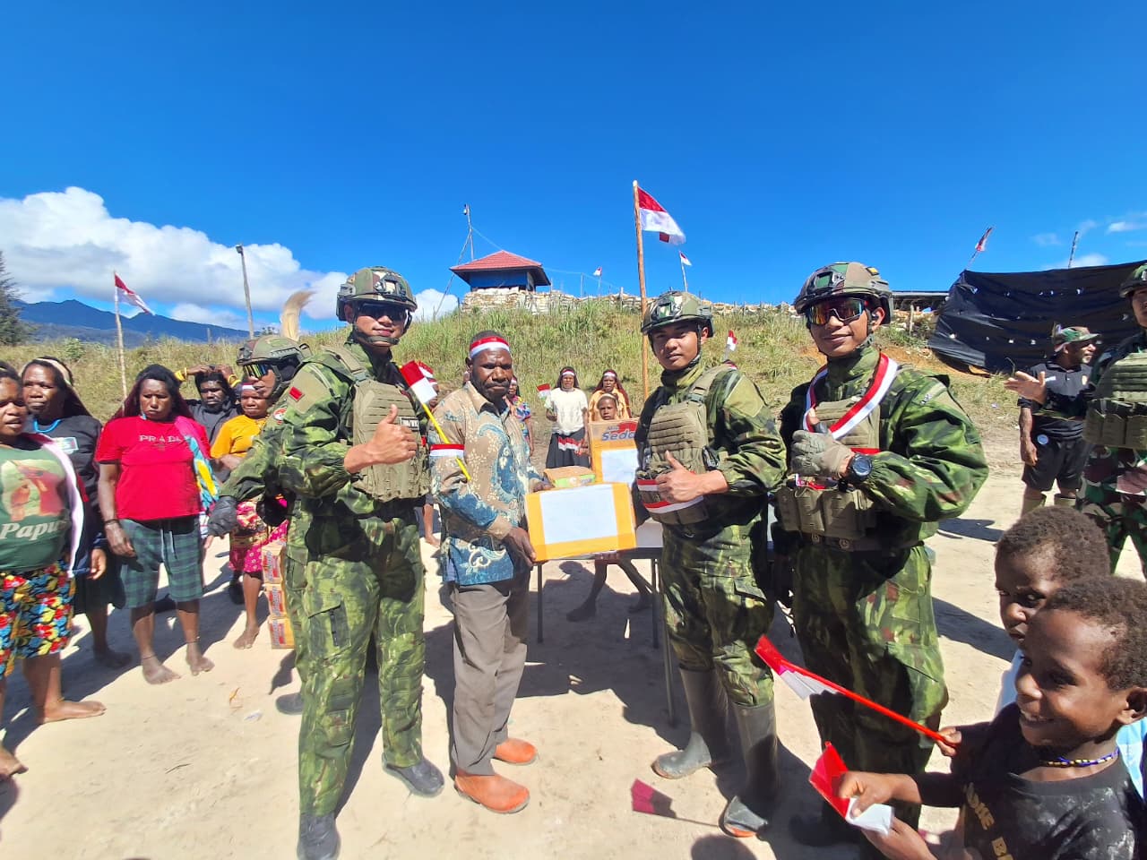 Satgas Yonif 700Wyc dan Warga Eronggobak Rayakan HUT ke-80 RI dengan Semangat Persatuan