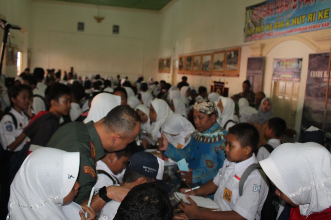 Minat pelajar sangat tinggi untuk mengetahu tosan aji 
