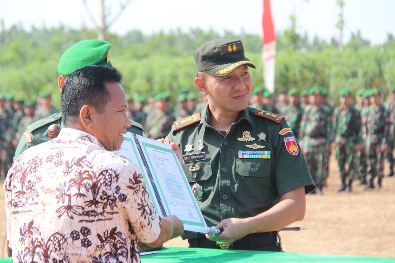Penyerahan hasil TMMD