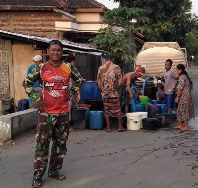 Pelda Syaiful ketika droping air di daerah Pucakwangi