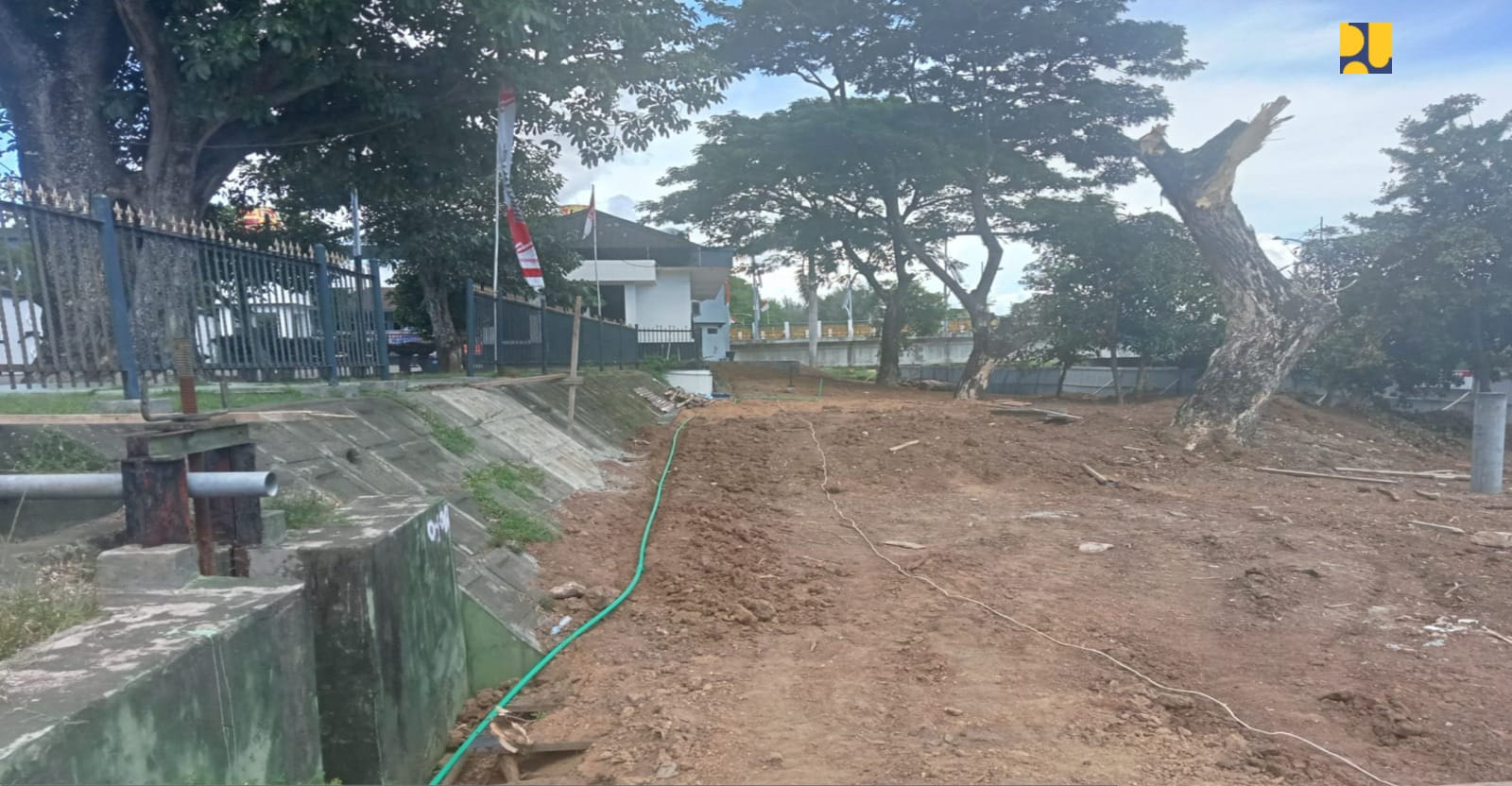 Bantaran Sungai Krueng di Aceh