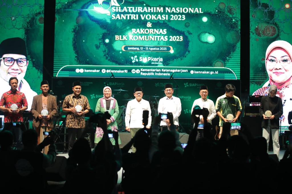 Menteri Desa, Pembangunan Daerah Tertinggal, dan Transmigrasi Abdul Halim Iskandar Menghadiri Silaturahim Nasional Santri Vokasi dan Rakornas BLK Komunitas 2023 di Jombang, Minggu (13/8/2023).