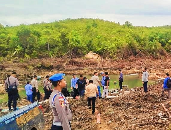 operasi gabungan tersebut dengan mendatangi beberapa tempat yang digunakan untuk penambangan pasir illegal, Kamis (20/7/2023).