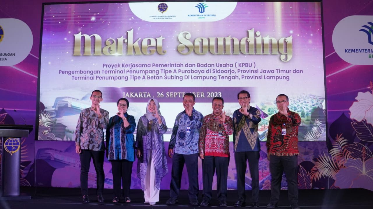 Sekretaris Direktorat Jenderal Perhubungan Darat, Amirulloh ketika membacakan sambutan Direktur Jenderal Perhubungan Darat.