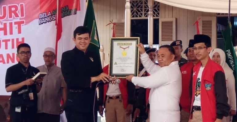 Sekda Nopian Andusti menerima piagam rekor Muri 