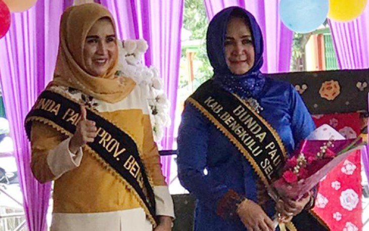 Lily Ridwan Mukti (Kiri) dan Isneini Dirwan (Kanan)
