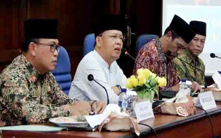 Wakil Gubernur Rohidin Mersyah saat membuka Rakor Pemetaan Status kondisi jalan dan jembatan serta rencana pembangunan jalan tahun 2017, Dinas Pekerjaan Umum dan Biro Pembangunan Se-Provinsi Bengkulu di Ruang Pola Setda, pada Jumat (10/03/2017).