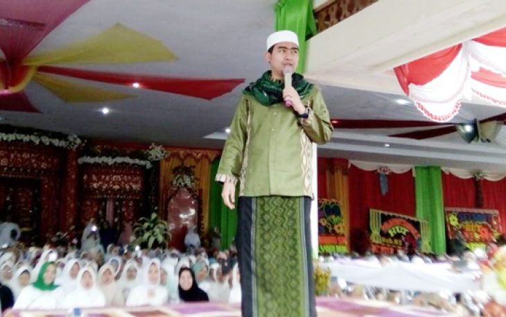 Ustad Solmed saat memberikan siraman rohani kepada masyarakat Bengkulu Selatan