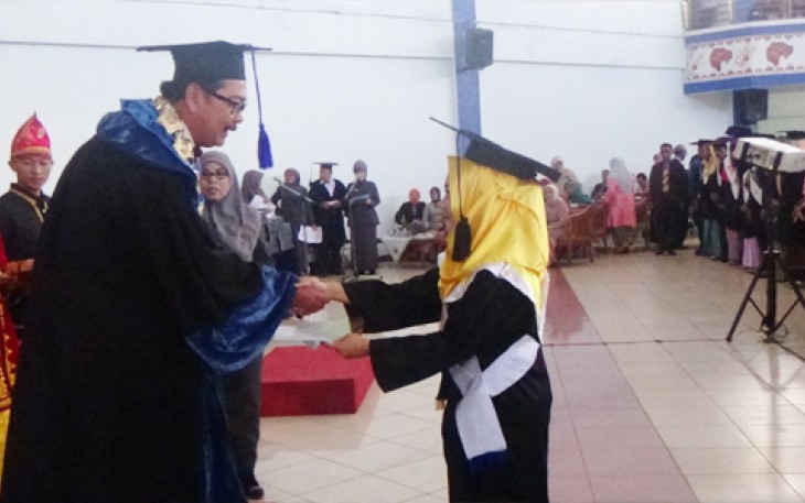 Wisuda lulusan Pasca Sarjana, Sarjana,  Sarjana Profesi dan Vokas,  periode 81 tahun 2017, di Gedung Serba Guna UNIB, pada Rabu (26/4).