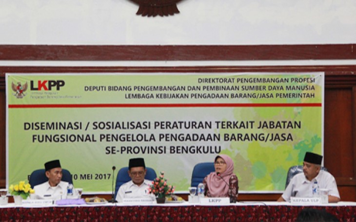 Diseminasi, sosialisasi peraturan terkait jabatan fungsional pengelola pengadaan barang/jasa se-provinsi Bengkulu, di ruang pola, Rabu(10/5).
