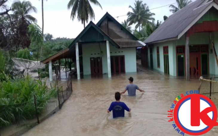 Banjir rendam 3 rumah warga Bunga Mas, Sabtu (20/05/2017)