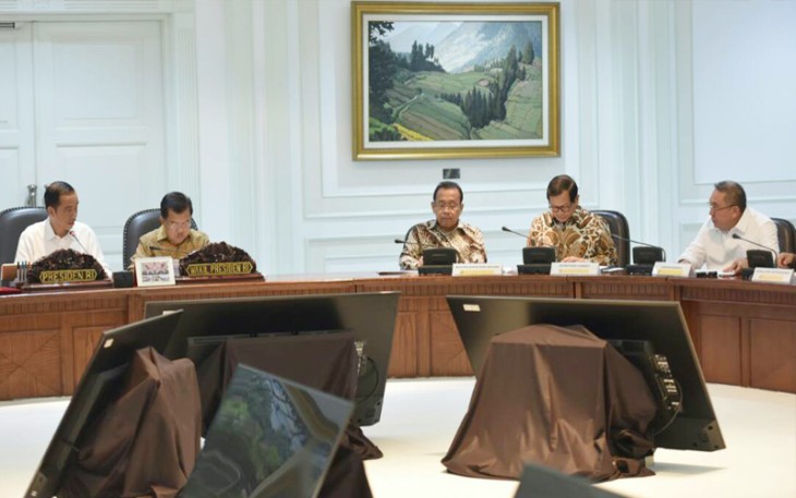 Gubernur Ridwan Mukti saat melakukan rapat koordinsi terbatas bersama Presiden Jokowi dan Wakil Presiden Jusuf Kalla, Rabu (31/5/17).