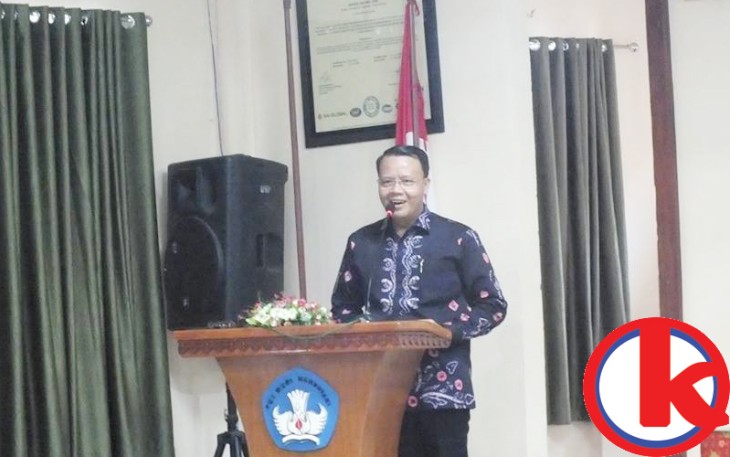 Wagub Rohidin Mersyah  saat menghadiri Sosialisasi Bentuan Pemerintah Pendampingan Sekolah Pelaksana Kurikulum 2013 dan Sekolah Model Jenjang SMP, SMA dan SMK Se-Provinsi Bengkulu Minggu (14/5/2017)