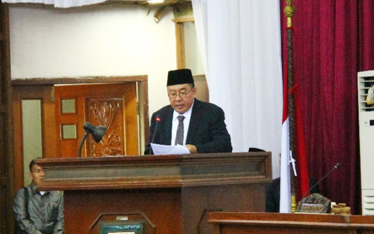 Gubernur Ridwan Mukti saat menghadiri Rapat Paripurna Istimewa Dewan Perwakilan Rakyat Provinsi Bengkulu dengan agenda penyerahan laporan hasil pemeriksaan (LHP) Laporan Keuangan Pemerintah Daerah Provinsi Bengkulu tahun anggaran 2016, Selasa (6/6).