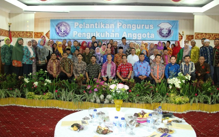 Plt Gubernur Bengkulu Rohidin Mersyah pada Pengukuhan Himpunan Alumni Institute Pertanian Bogor Dewan Pengurus Daerah (HA IPB DPD) Provinsi Bengkulu 2016-2020, di Balai Semarak Raya Kota Bengkulu, Ahad (30/07).