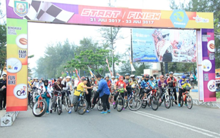 Pelepasan Fun Bike sebagai salah satu rangkaian Even Festivall Bumi Raflesia II