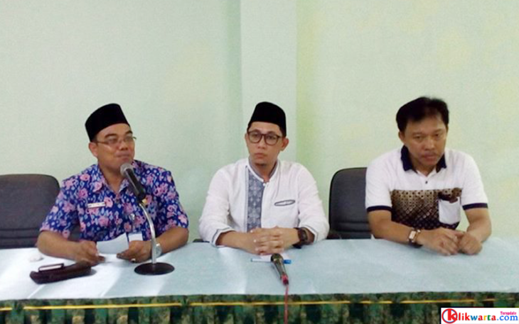 Direktur RSUD M Yunus Bengkulu Dr Zulki saat menggelar jumpa pers, Jumat (11/08/2017).