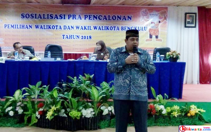 Darlinsyah, Ketua KPU Kota Bengkulu saat memaparkan aturan-aturan baru terkait Pilkada