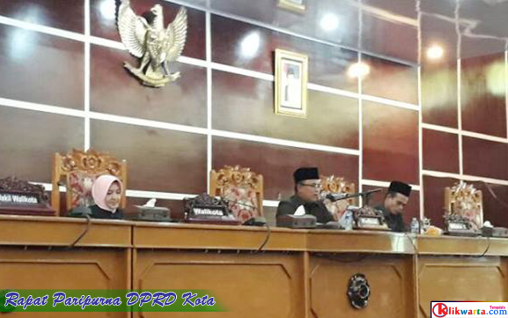 Wakil Ketua I Yudi Darmawansyah saat memimpin rapat paripurna