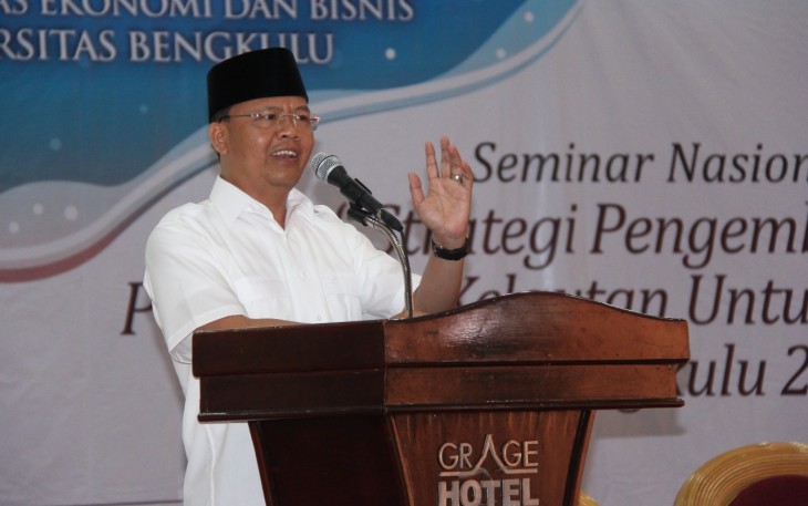Plt. Gubernur Rohidin Mersyah saat menjadi keynote speaker dalam seminar nasional bertema Strategi Pengembangan Pariwisata Kelautan untuk Mewujudkan Visit Bengkulu 2020.