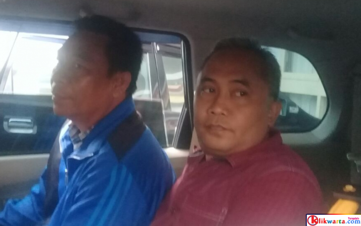 Indra Syafri dan Ahmad Ansyori saat digelandang ke Rutan Malabero, Kamis (10/08/2017).