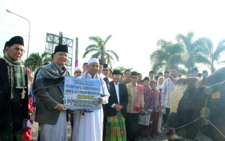 Plt. Gubernur Bengkulu Rohidin Mersyah saat melaksanakan Shalat Idul Adha dan Open House di Gedung Daerah Balai Raya Semarak.