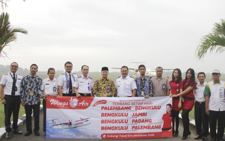 Plt Gubernur Rohidin Mersyah saat meresmikan penerbangan Wings Air Rute Palembang, Padang, Jambi di Bandara Fatmawati Soekarno, Selasa(5/9).