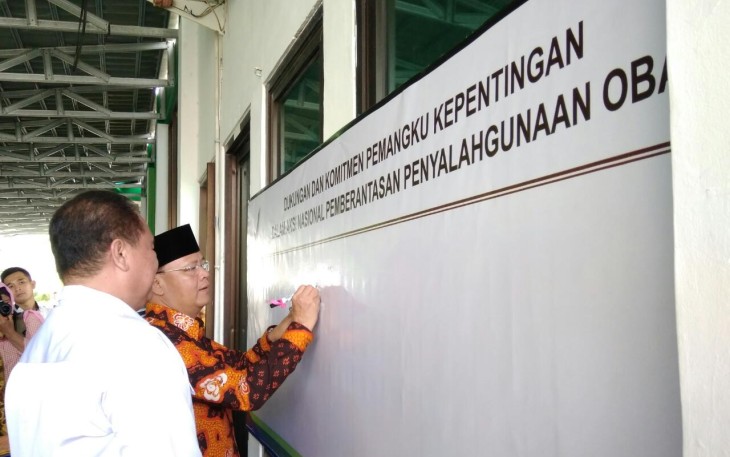 Rohidin dalam aksi sosial penyalahgunaan obat di Badan Pengawas Obat dan Makanan Bengkulu, Rabu(4/10/2017).