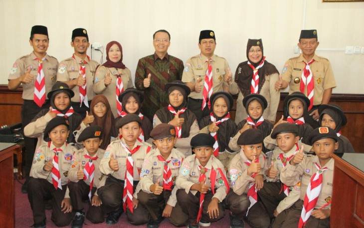 Foto bersama dengan 16 orang Penggalang dan 5 orang pembimbing yang akan mengikuti lomba