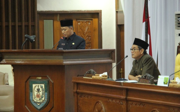 Pandangan Umum Fraksi-Fraksi terhadap Usulan 5 Raperda Gubernur Bengkulu.