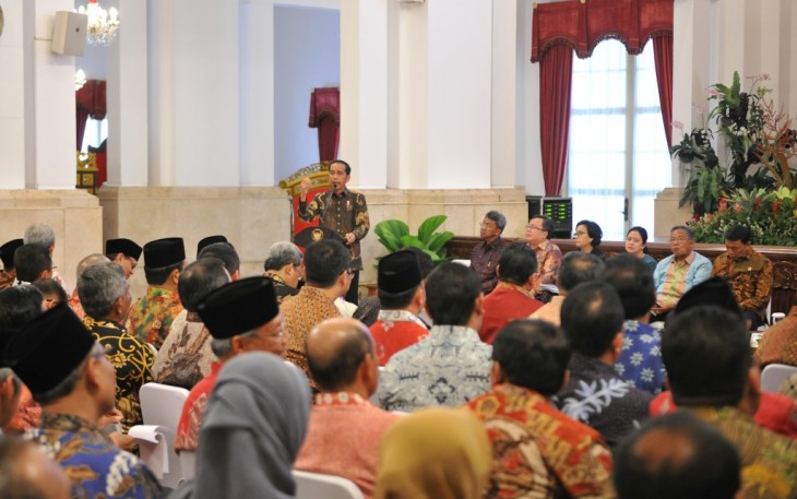 Plt Gubernur Rohidin Mersyah mendengarkan paparan Presiden RI Joko Widodo di Istana Negara Jakarta.