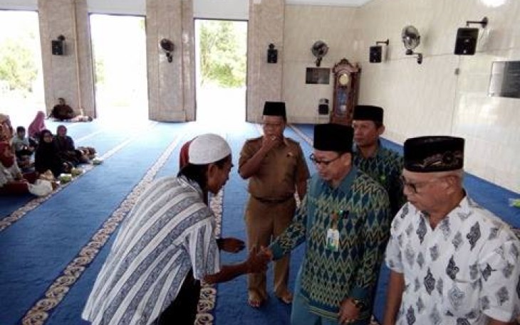  Badan Zakat Nasional (Baznas) Kota Bengkulu menyalurkan Rp 200 juta kepada Mustahik aktif sebagai modal usaha. 