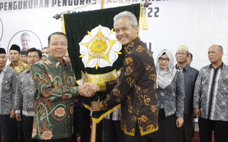 Ketua Umum KAGAMA H. Ganjar Pranowo, SH, M.ip yang juga menjabat sebagai Gubernur Provinsi Jawa Tengah melantik Pengurus KAGAMA Provinsi Bengkulu.