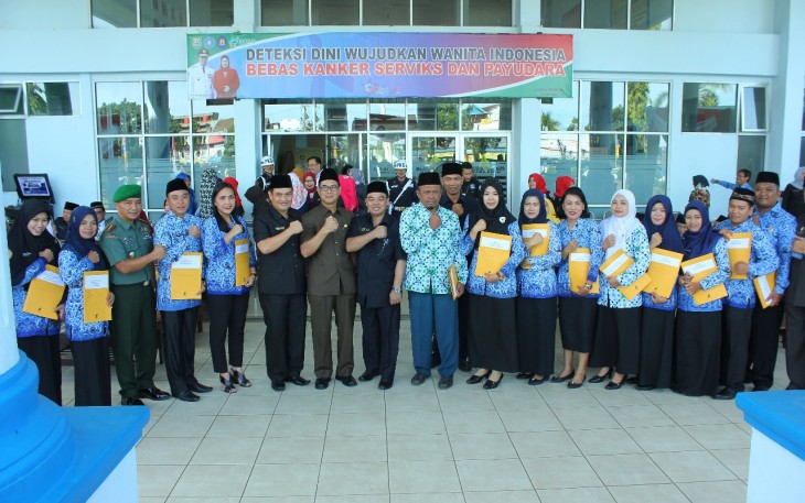 Foto bersama usai upacara peringatan hari kesehatan nasional ke 53 bertempat di Halaman RSUD M. YUNUS