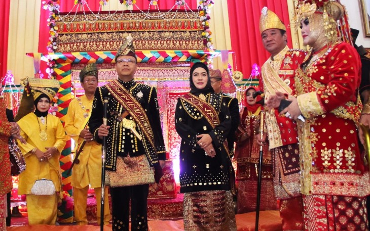 Plt Gubernur Bengkulu (Kanan) bersama istri