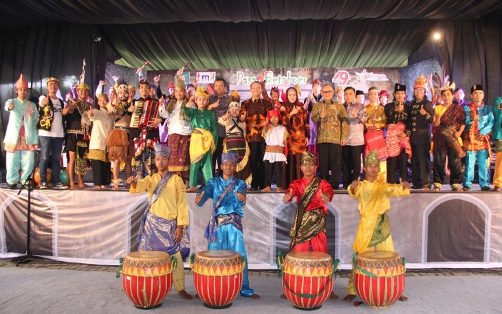 Plt Gubernur Bengkulu Rohidin Mersyah memberikan apresiasi tinggi atas penampilan Kreasi Dol Nusantara Anjungan Bengkulu TMII Jakarta