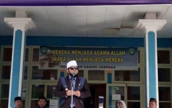 Walikota Helmi Hasan saat pelatihan teknologi tepat guna Pembuatan Bola Lampu Rakitan di Kecamatan Gading Cempaka