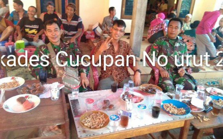 Cakades Nomor urut 2 (Elep Hani Juyatra) saat mengikuti proses Pilkades, Rabu (15/11/2017).