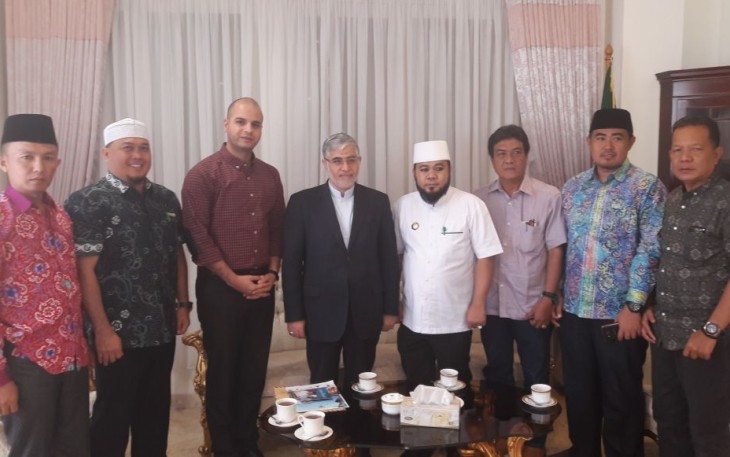 Foto bersama Walikota Bengkulu Helmi Hasan saat menyambangi kedutaan Iran.