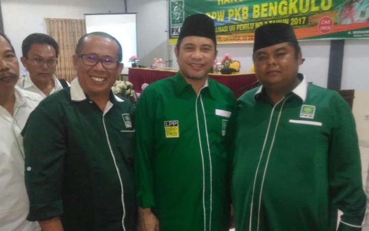 Herliardo, ketua DPW PKB Bengkulu bersama Ketua Lembaga Pemenangan Pemilu (LPP) DPP PKB Marwan Jafar pada acara Rakorwil LPP DPW PKB dan Sosialisasi Undang Undang Pemilu di Bengkulu, Minggu (3/12/2017).