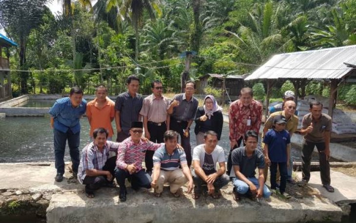 Wabup Gusnan bersama Kepala Bank BI Bengkulu dan Anggota Dewan RI saat Survey Petani Ikan